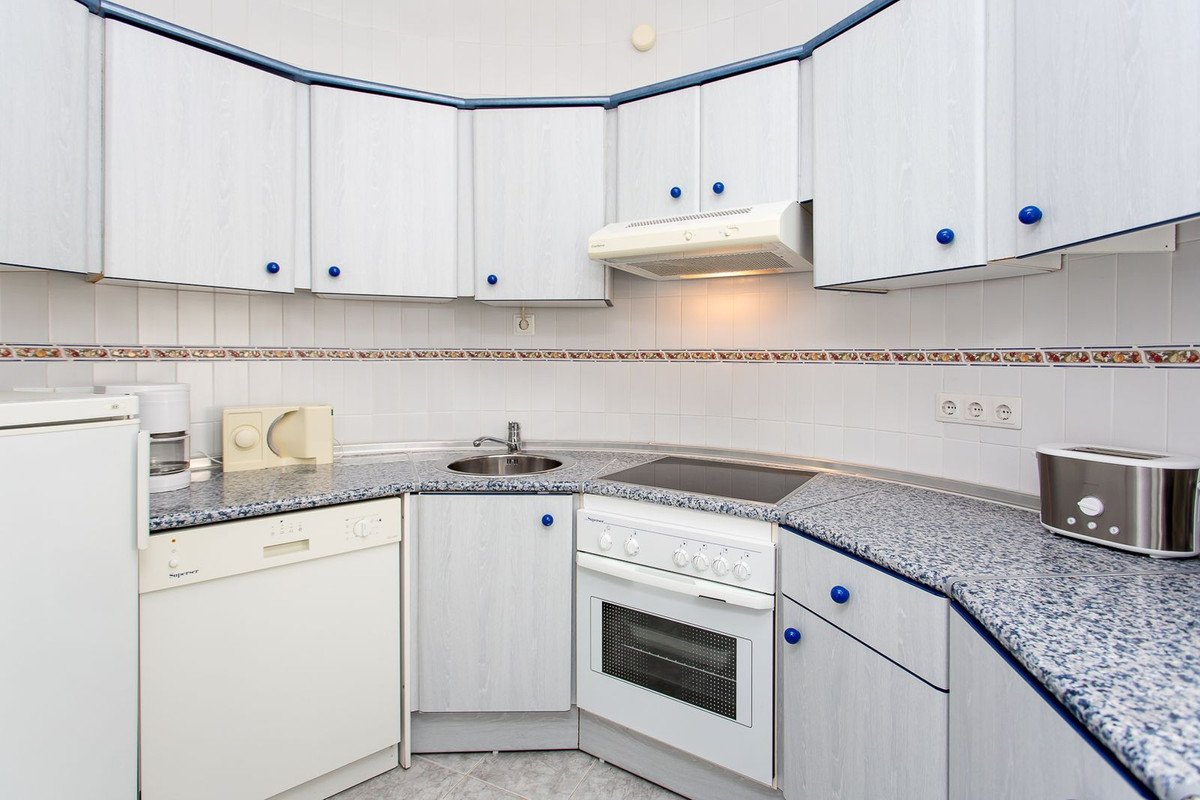 2 Bed Middle Floor Apartment in Estepona