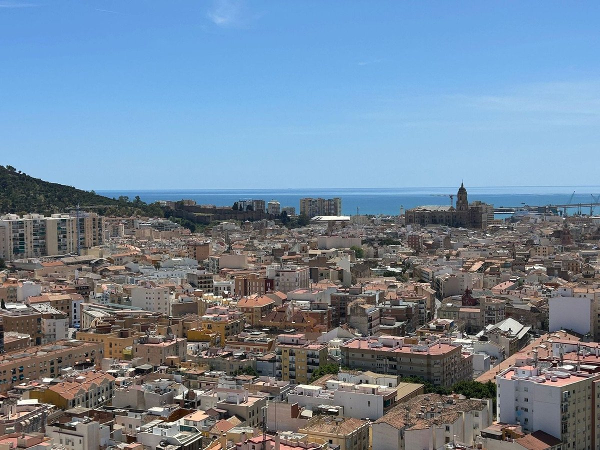 3 Bed Top Floor Apartment in Martiricos