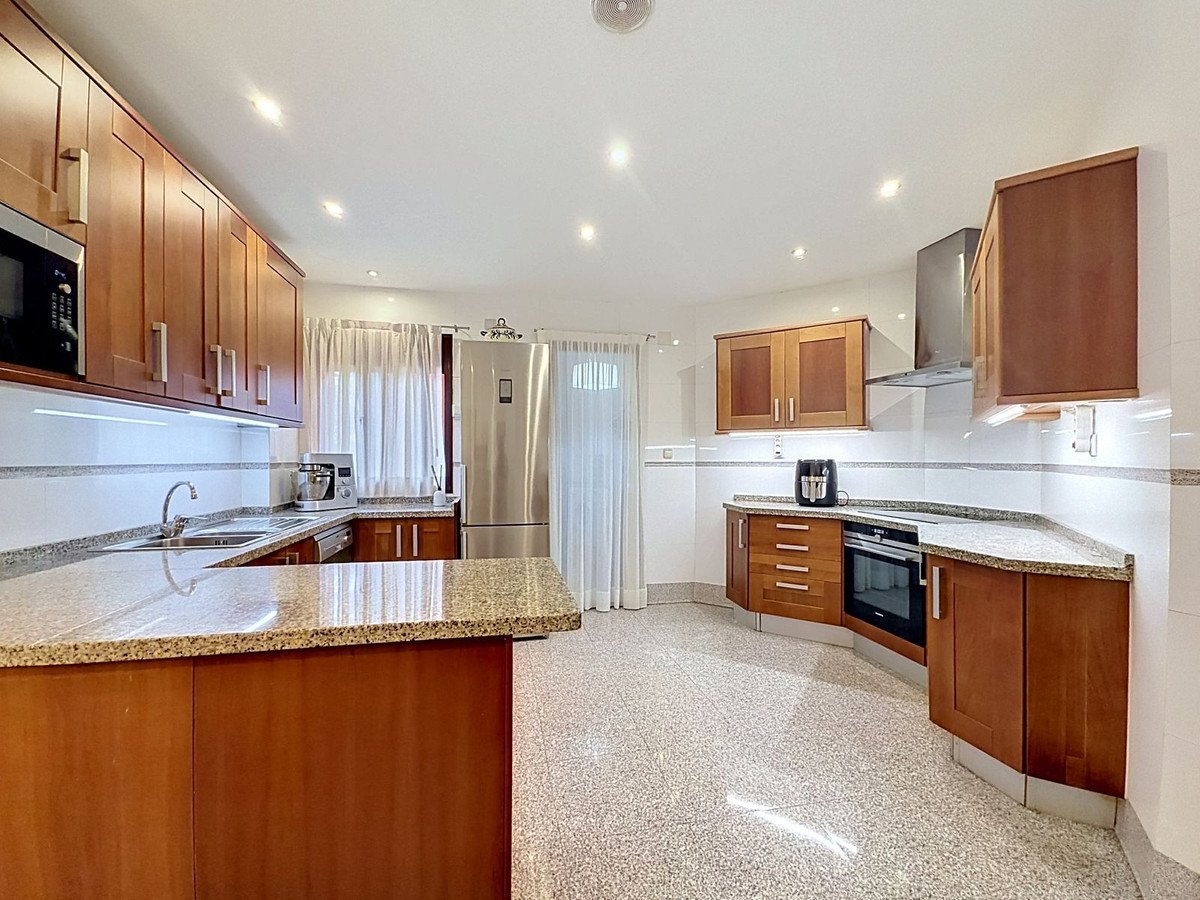 4 Bed Ground Floor Apartment in Costalita