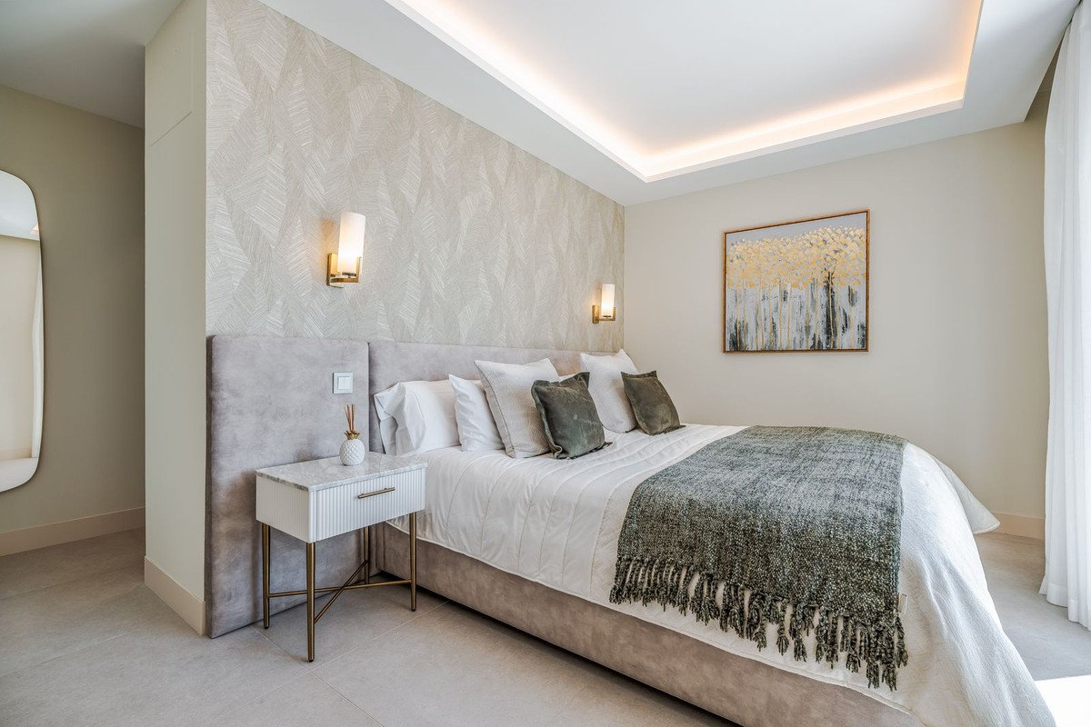 3 Bed Middle Floor Apartment in Estepona