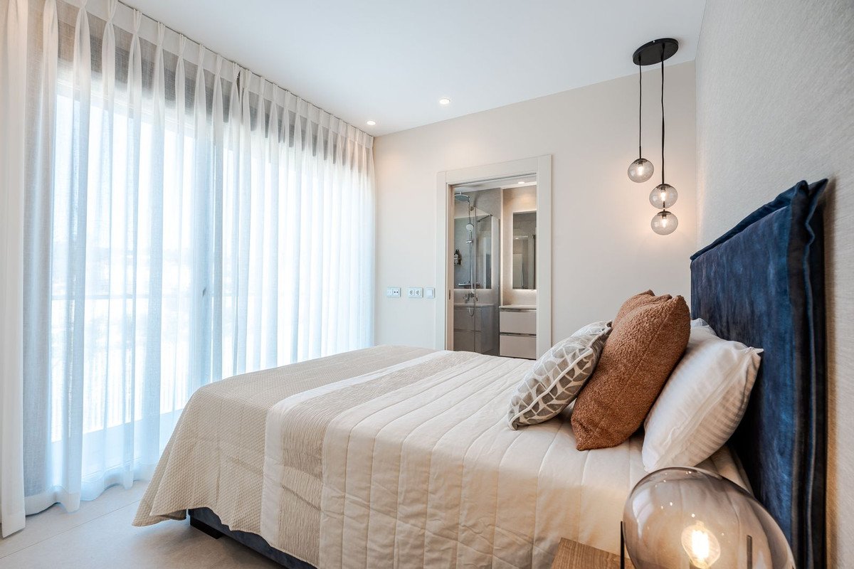 3 Bed Middle Floor Apartment in Estepona