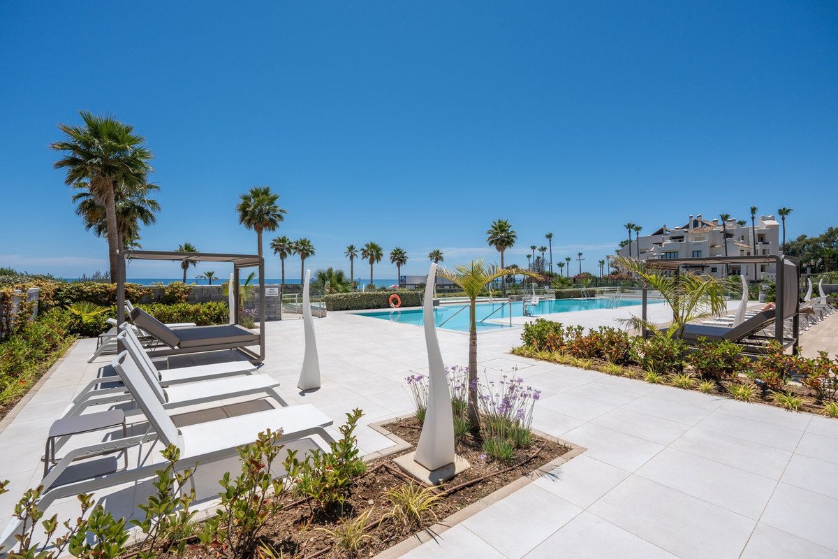 3 Bed Middle Floor Apartment in Estepona