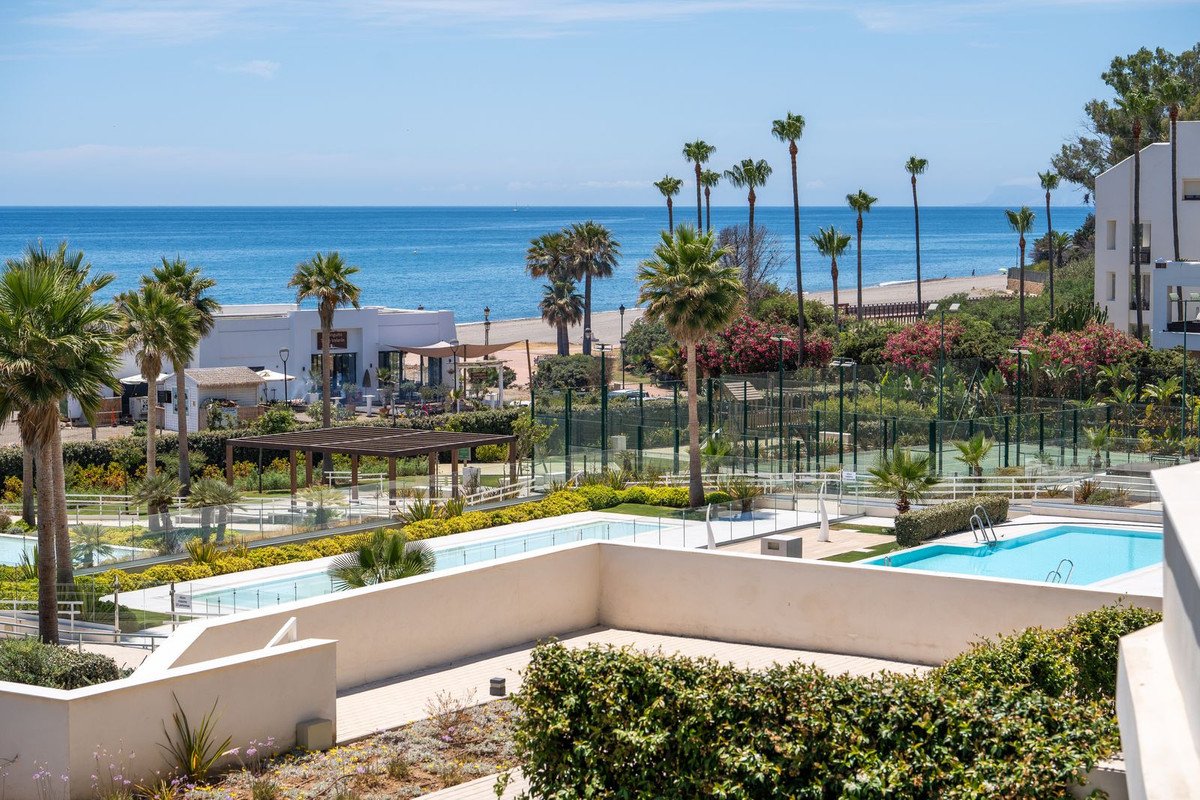 3 Bed Middle Floor Apartment in Estepona