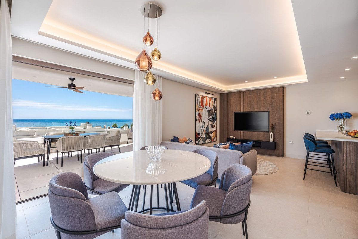 3 Bed Middle Floor Apartment in Estepona