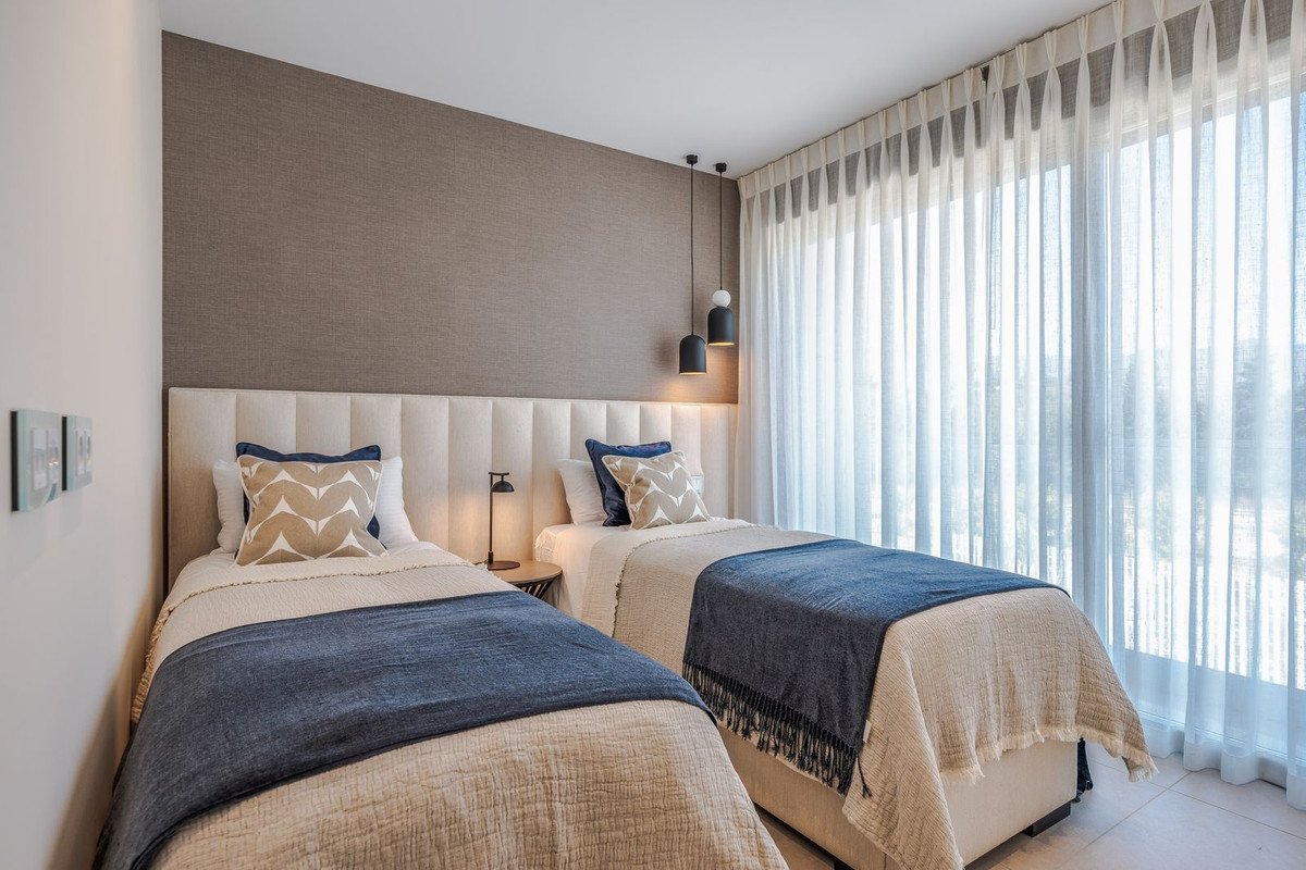 3 Bed Middle Floor Apartment in Estepona