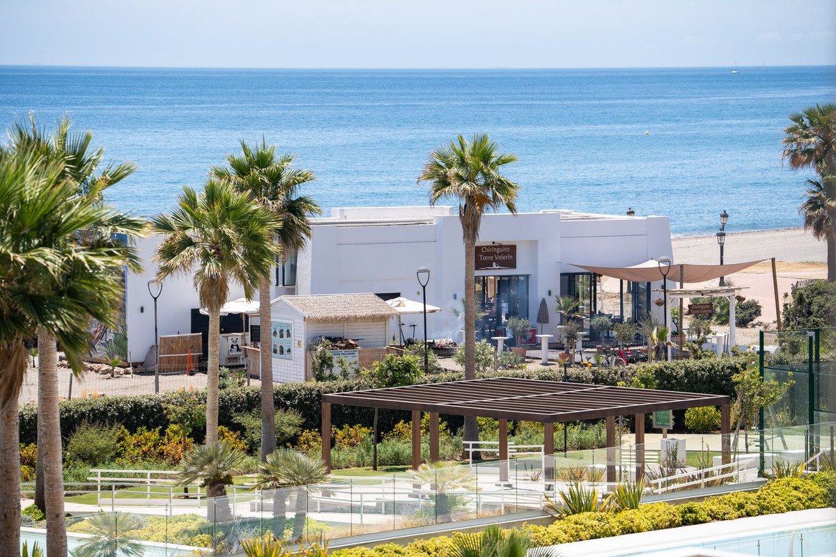 3 Bed Middle Floor Apartment in Estepona
