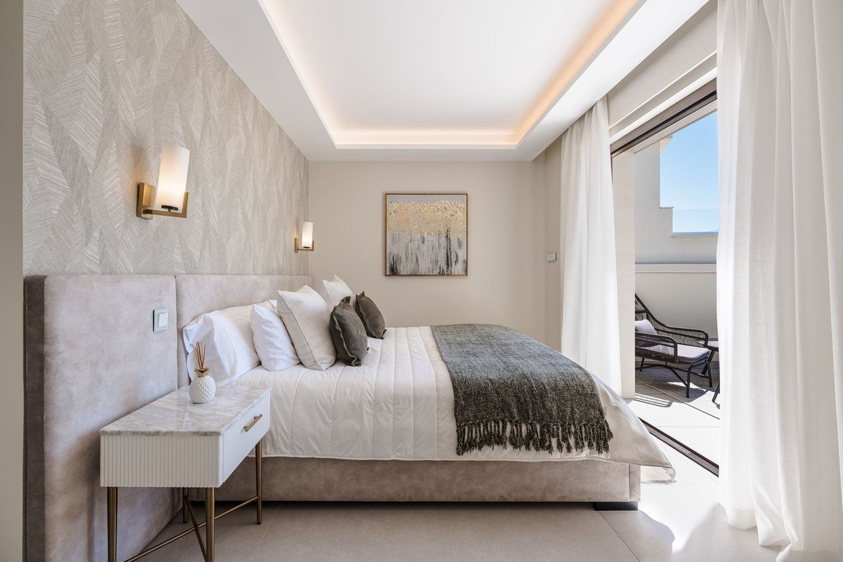 3 Bed Middle Floor Apartment in Estepona