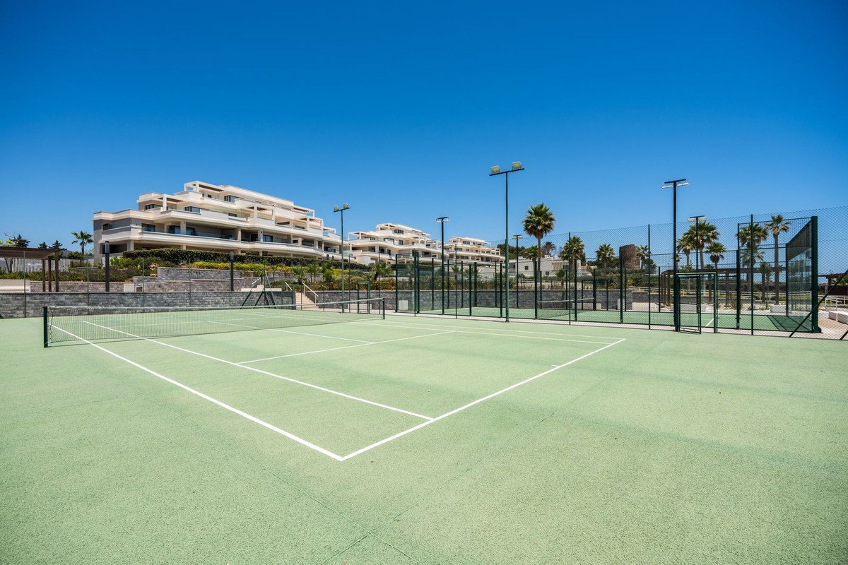 3 Bed Middle Floor Apartment in Estepona