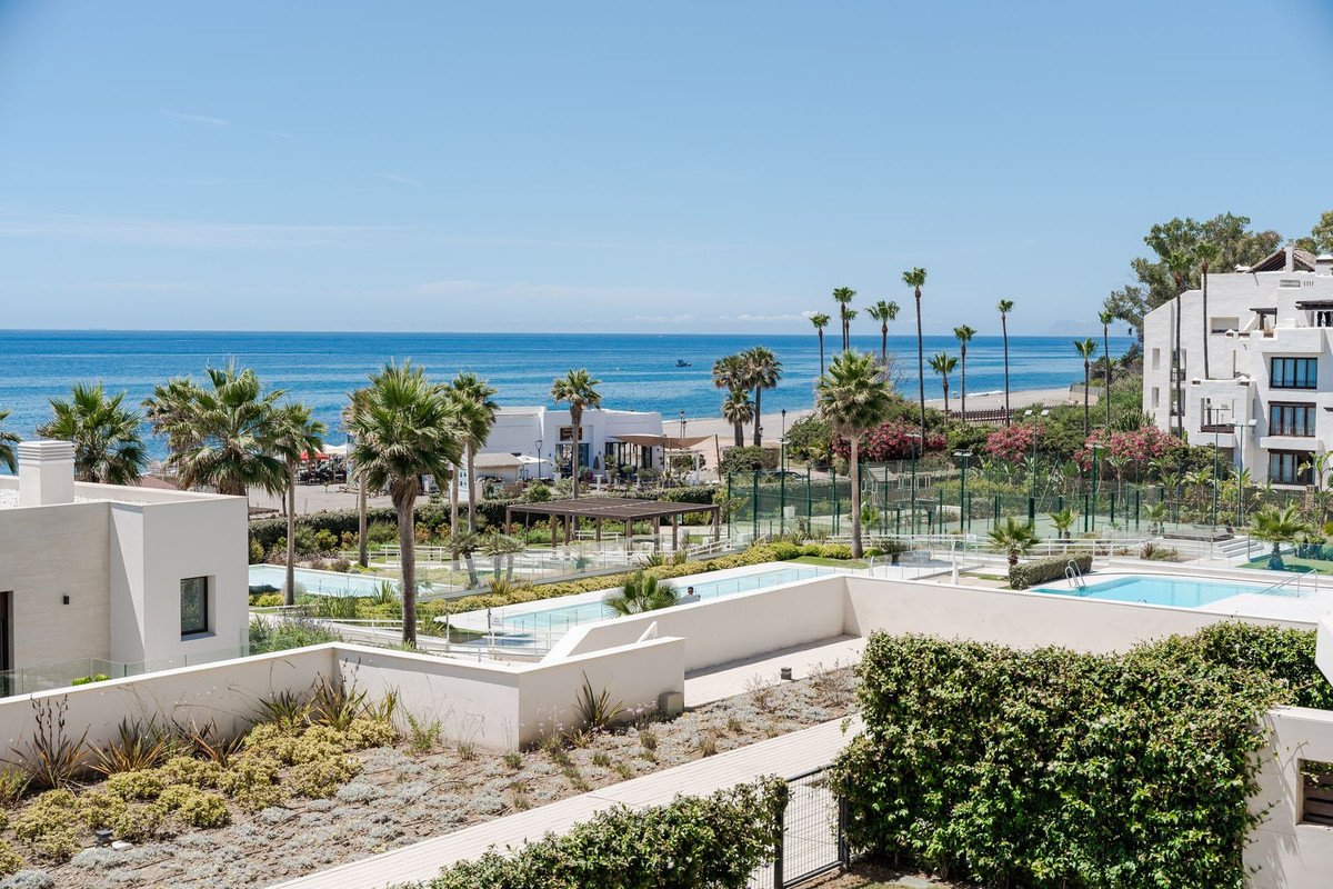 3 Bed Middle Floor Apartment in Estepona