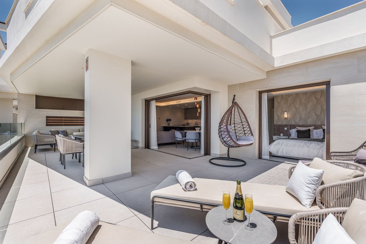 3 Bed Middle Floor Apartment in Estepona