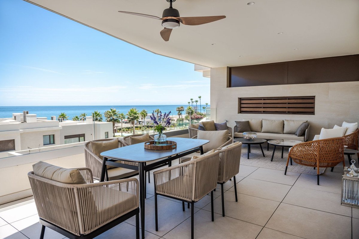 3 Bed Middle Floor Apartment in Estepona