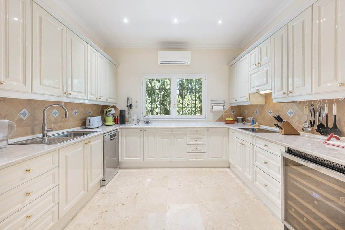 6 Bed Detached Villa in Benahavís