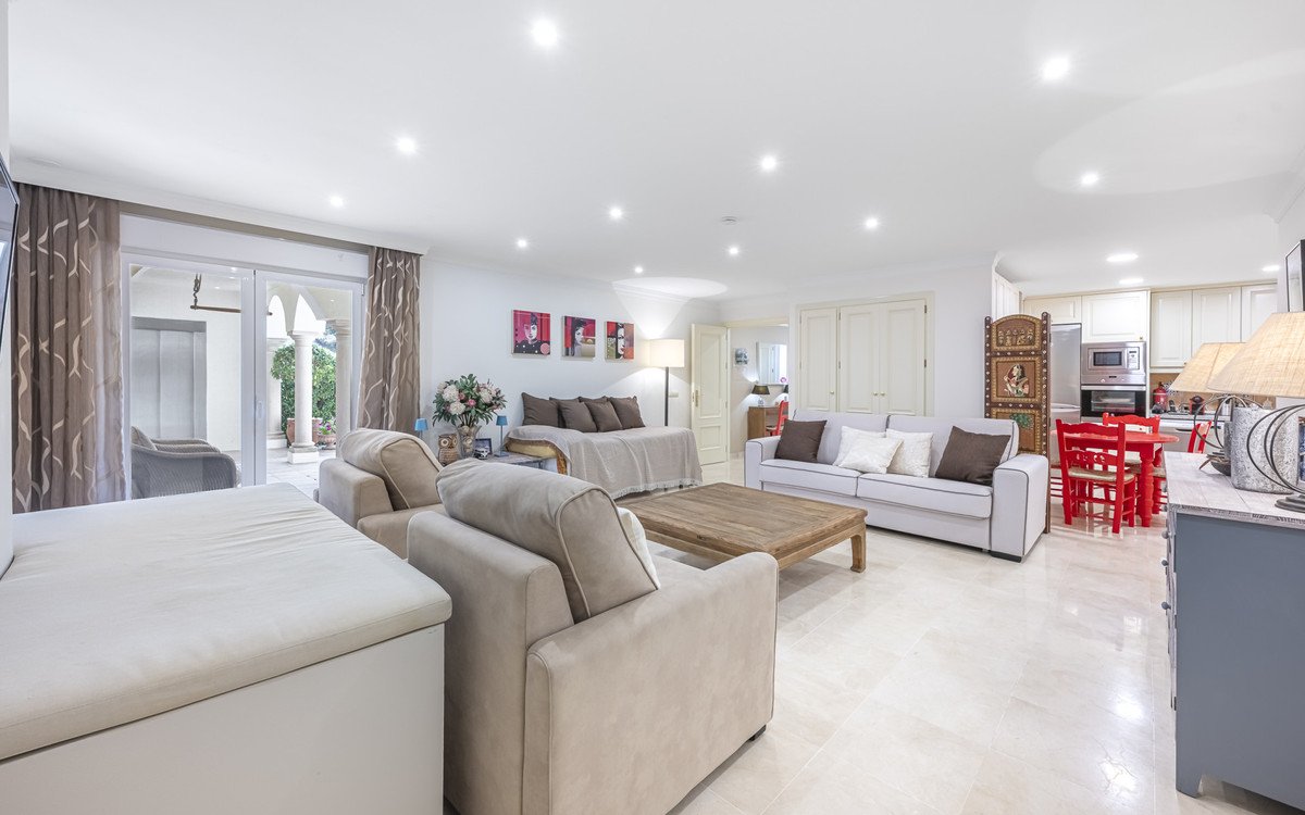 6 Bed Detached Villa in Benahavís