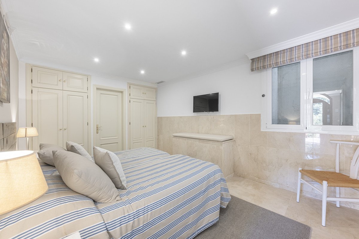 6 Bed Detached Villa in Benahavís