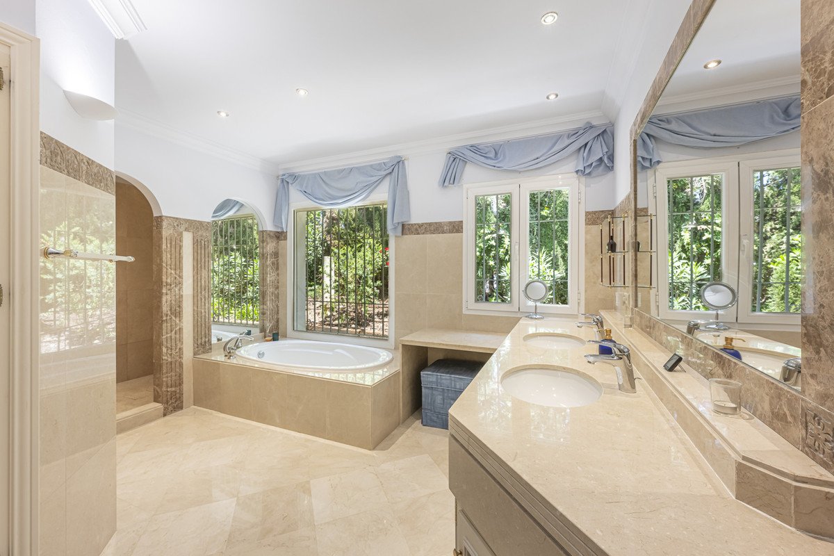 6 Bed Detached Villa in Benahavís