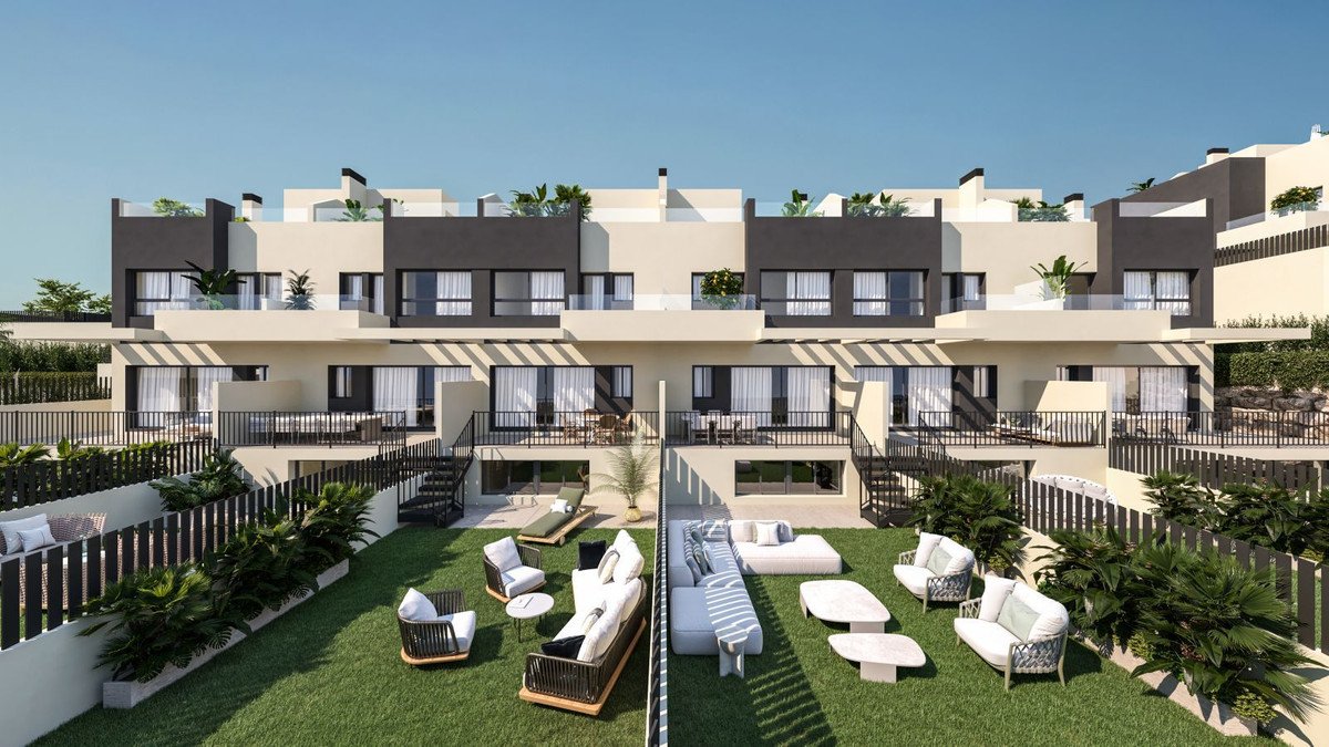4 Bed Semi-Detached House in Torre del Mar