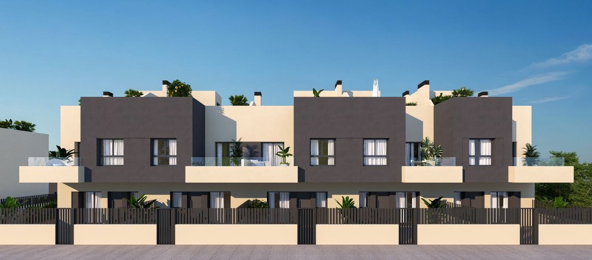 4 Bed Semi-Detached House in Torre del Mar