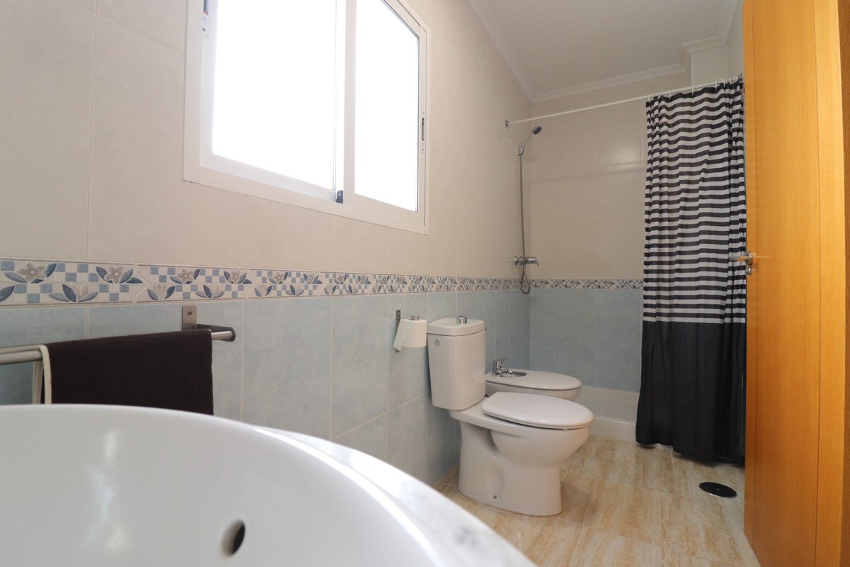 2 Bed Middle Floor Apartment in Almoradi