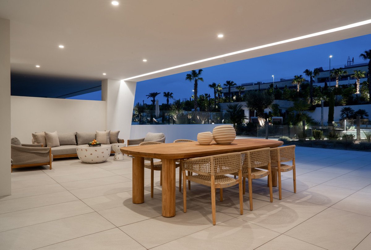 4 Bed Ground Floor Apartment in The Golden Mile
