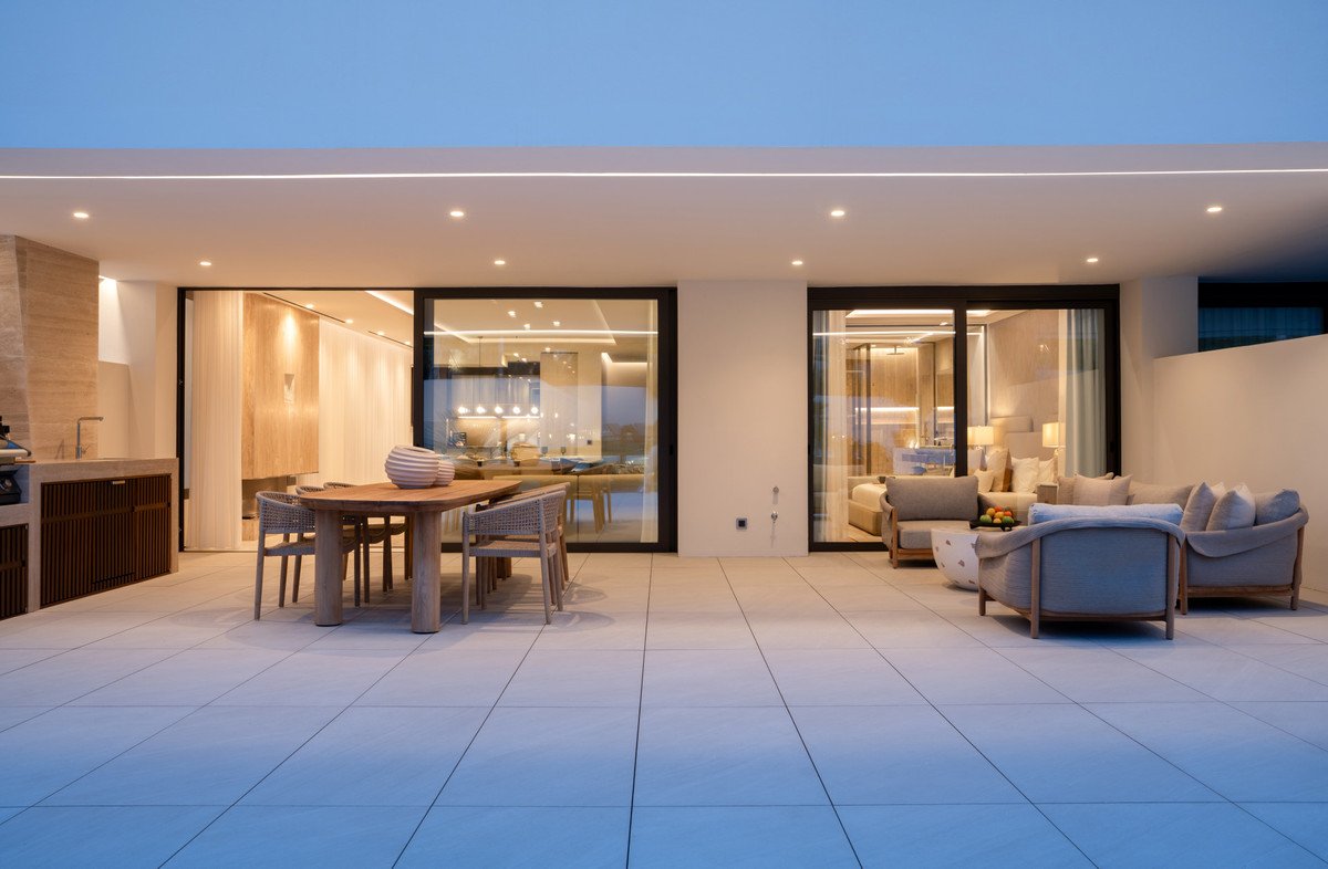 4 Bed Ground Floor Apartment in The Golden Mile