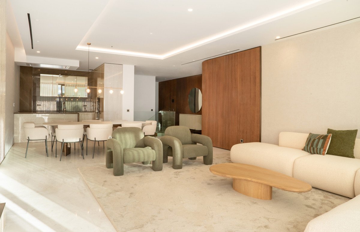 4 Bed Ground Floor Apartment in The Golden Mile