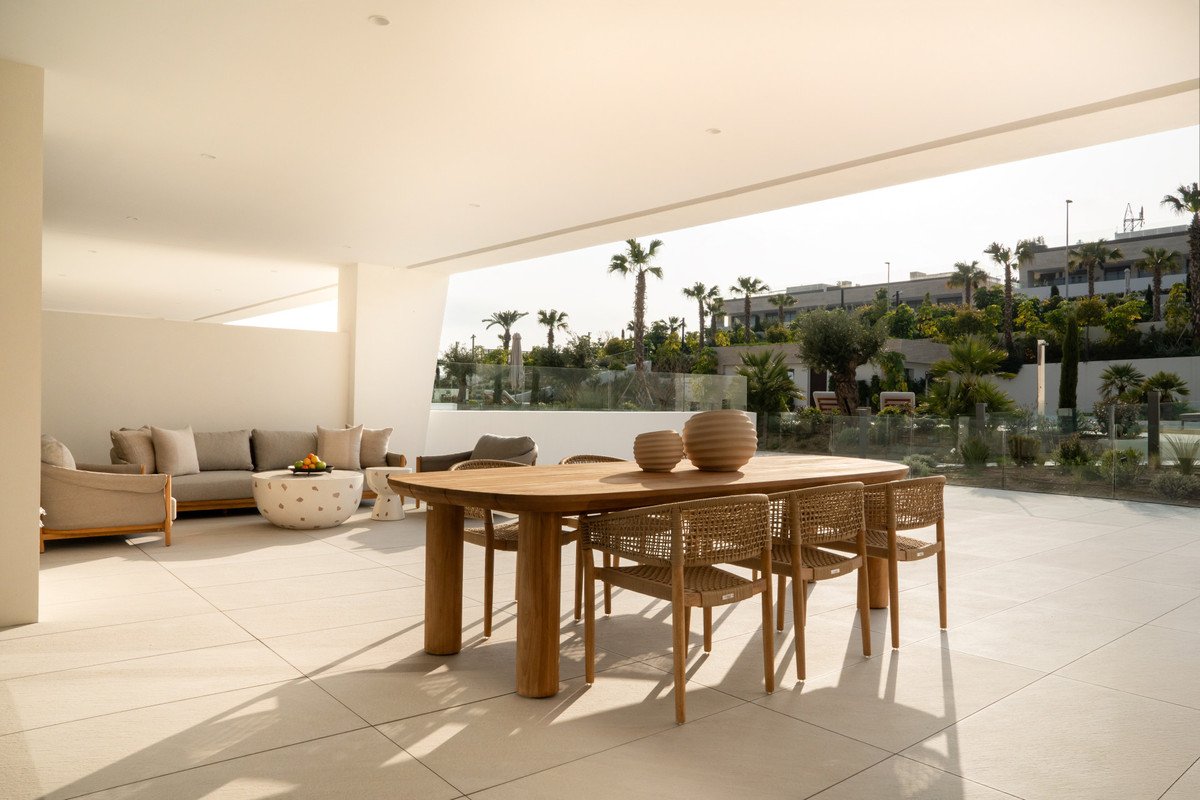4 Bed Ground Floor Apartment in The Golden Mile