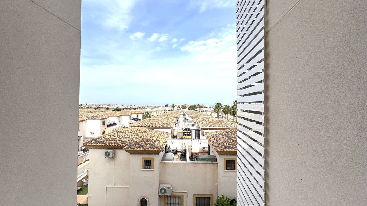 3 Bed Middle Floor Apartment in Villamartin