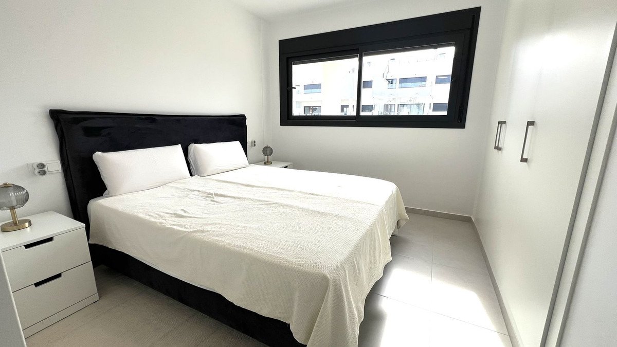 3 Bed Middle Floor Apartment in Villamartin