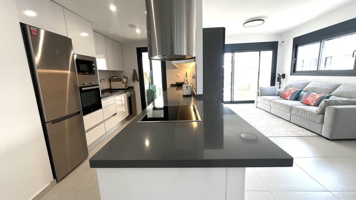 3 Bed Middle Floor Apartment in Villamartin