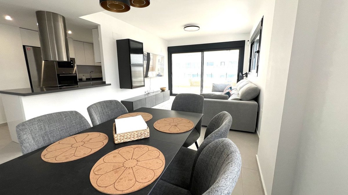 3 Bed Middle Floor Apartment in Villamartin