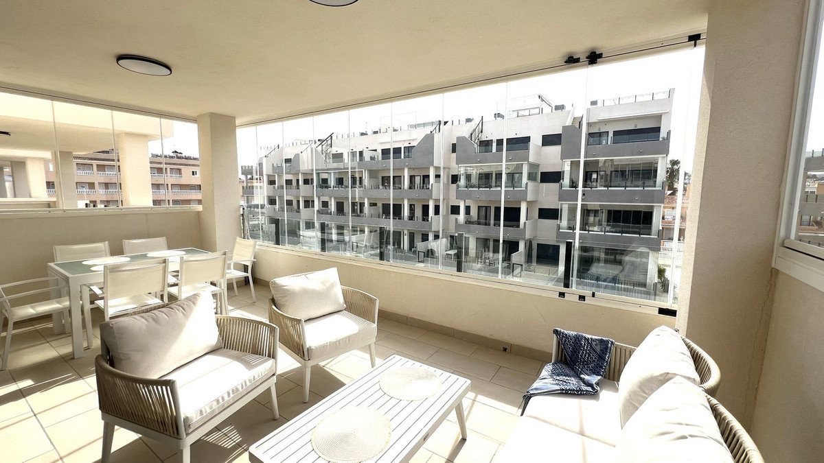 3 Bed Middle Floor Apartment in Villamartin