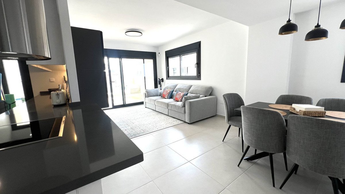 3 Bed Middle Floor Apartment in Villamartin