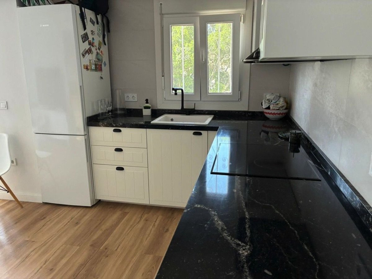 1 Bed Middle Floor Apartment in Nueva Andalucía