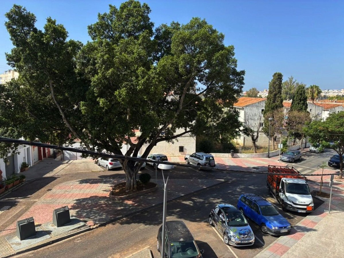 1 Bed Middle Floor Apartment in Nueva Andalucía