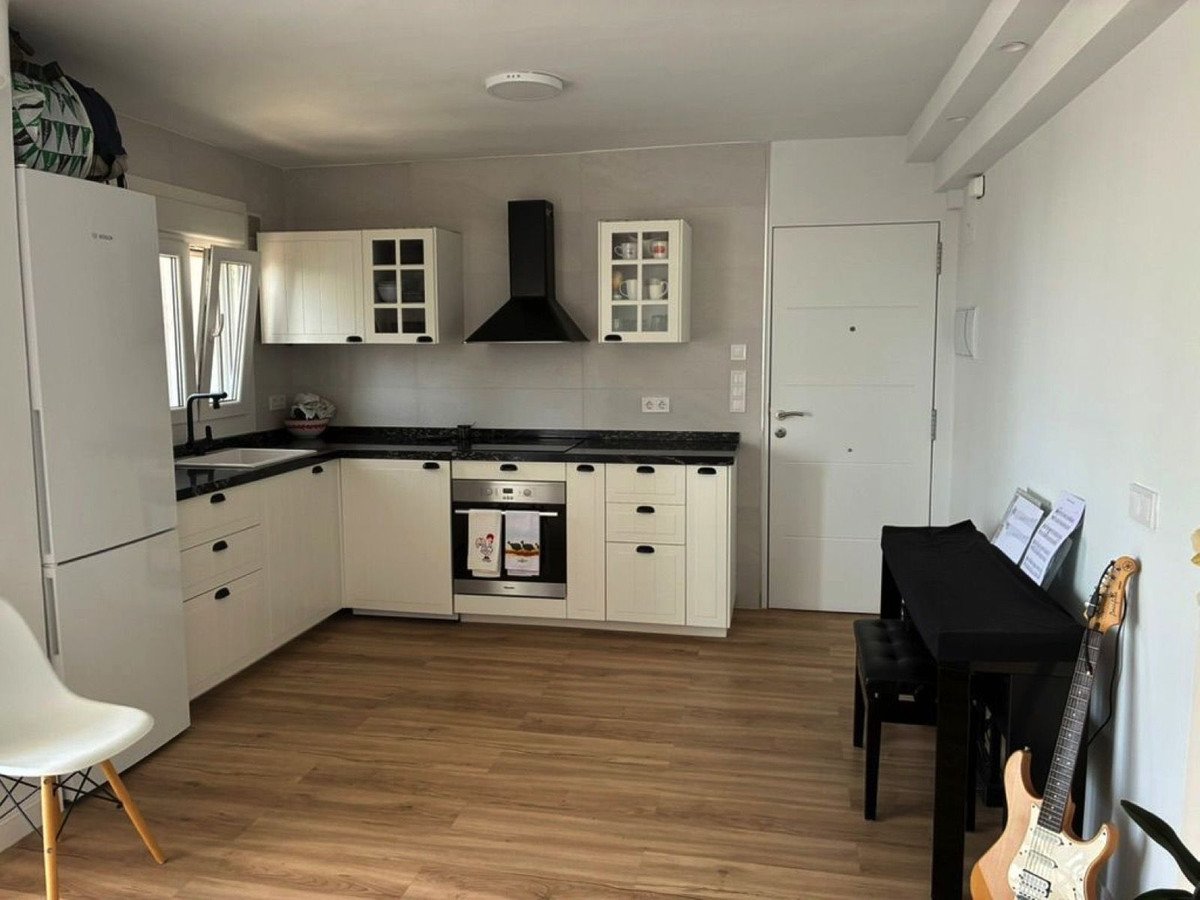 1 Bed Middle Floor Apartment in Nueva Andalucía