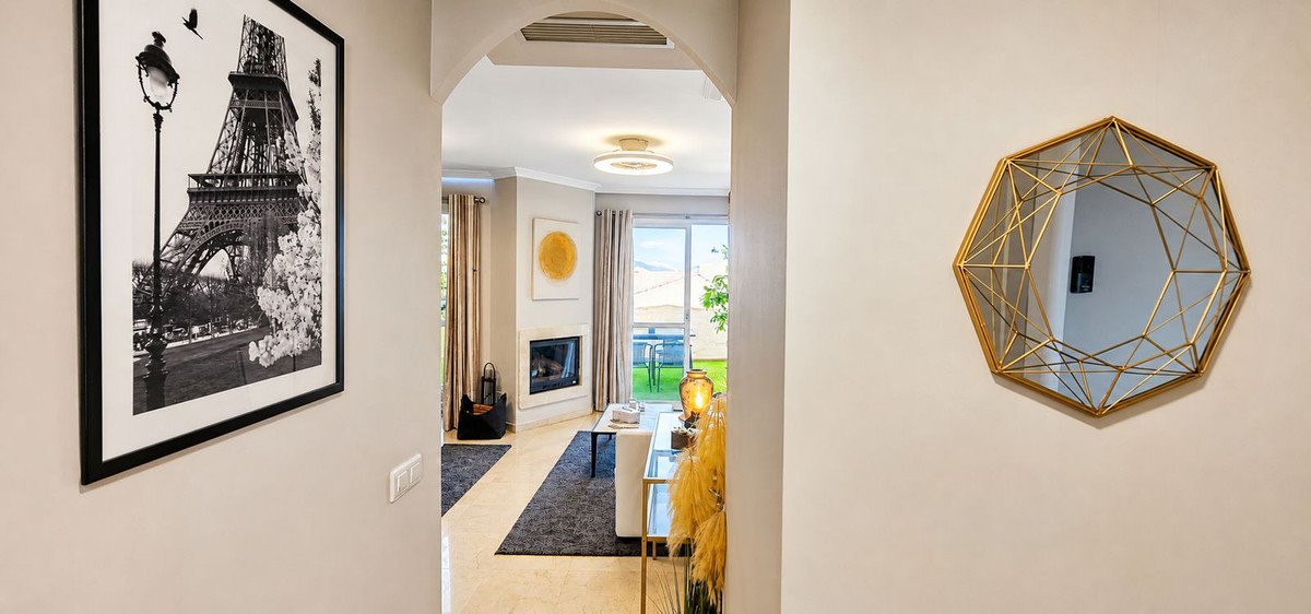2 Bed Middle Floor Apartment in La Duquesa