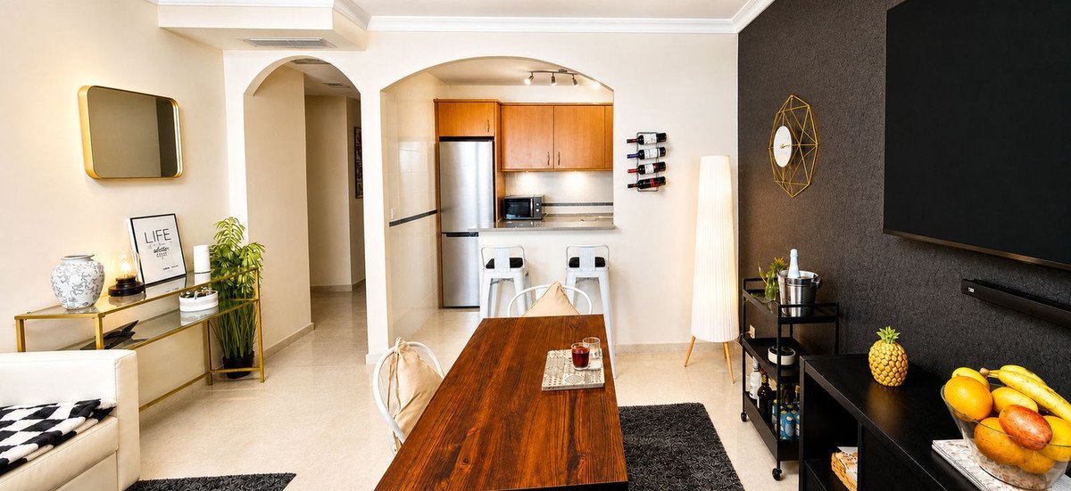 2 Bed Middle Floor Apartment in La Duquesa