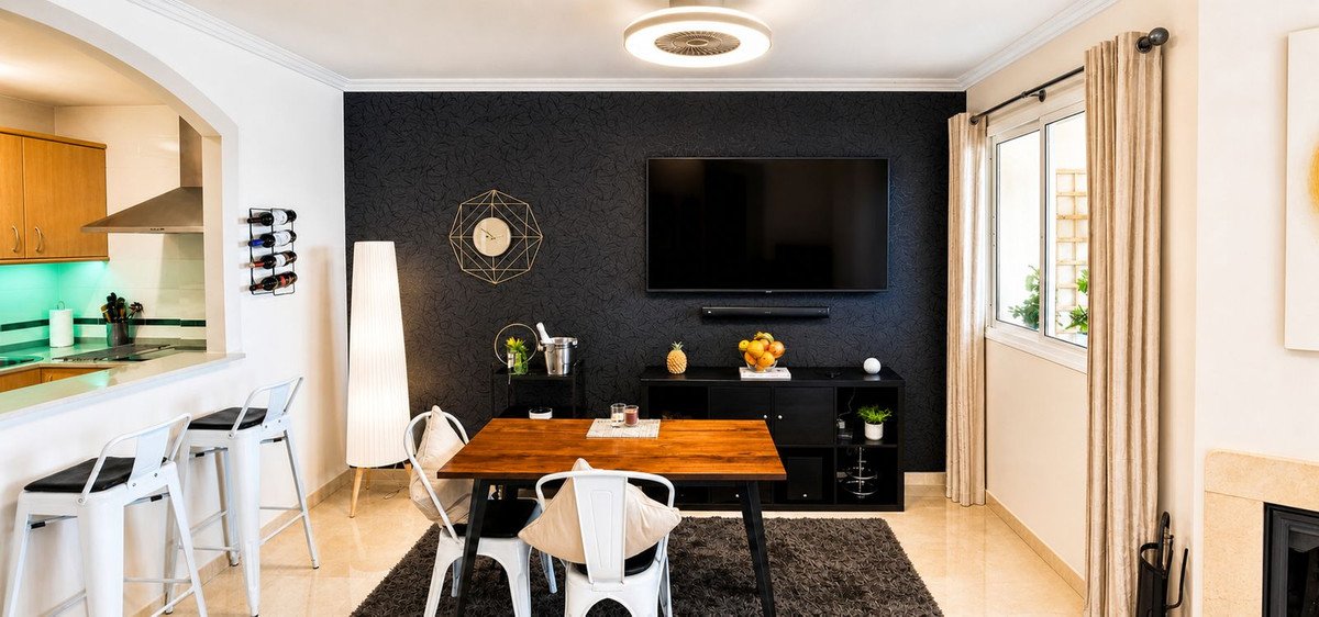 2 Bed Middle Floor Apartment in La Duquesa