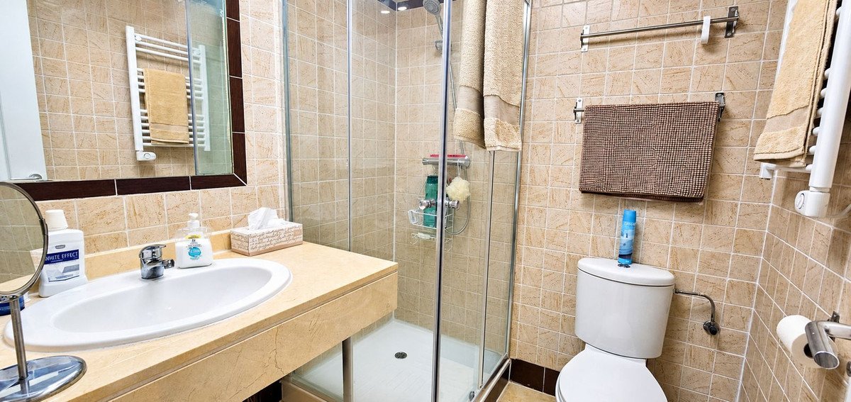 2 Bed Middle Floor Apartment in La Duquesa