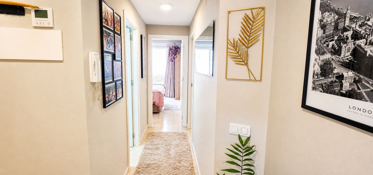 2 Bed Middle Floor Apartment in La Duquesa