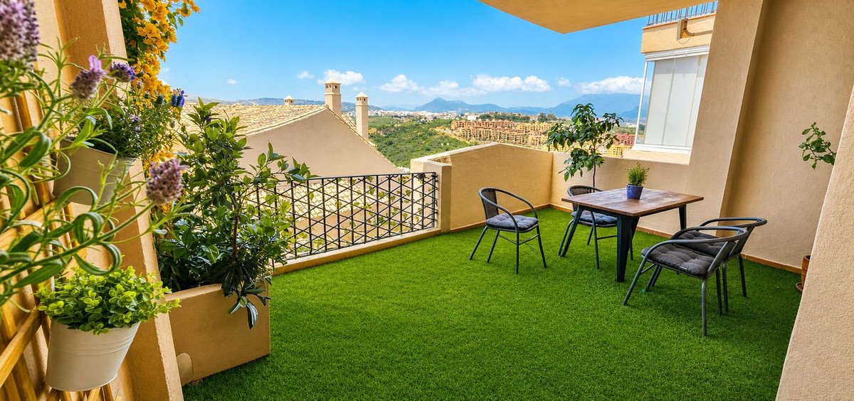2 Bed Middle Floor Apartment in La Duquesa