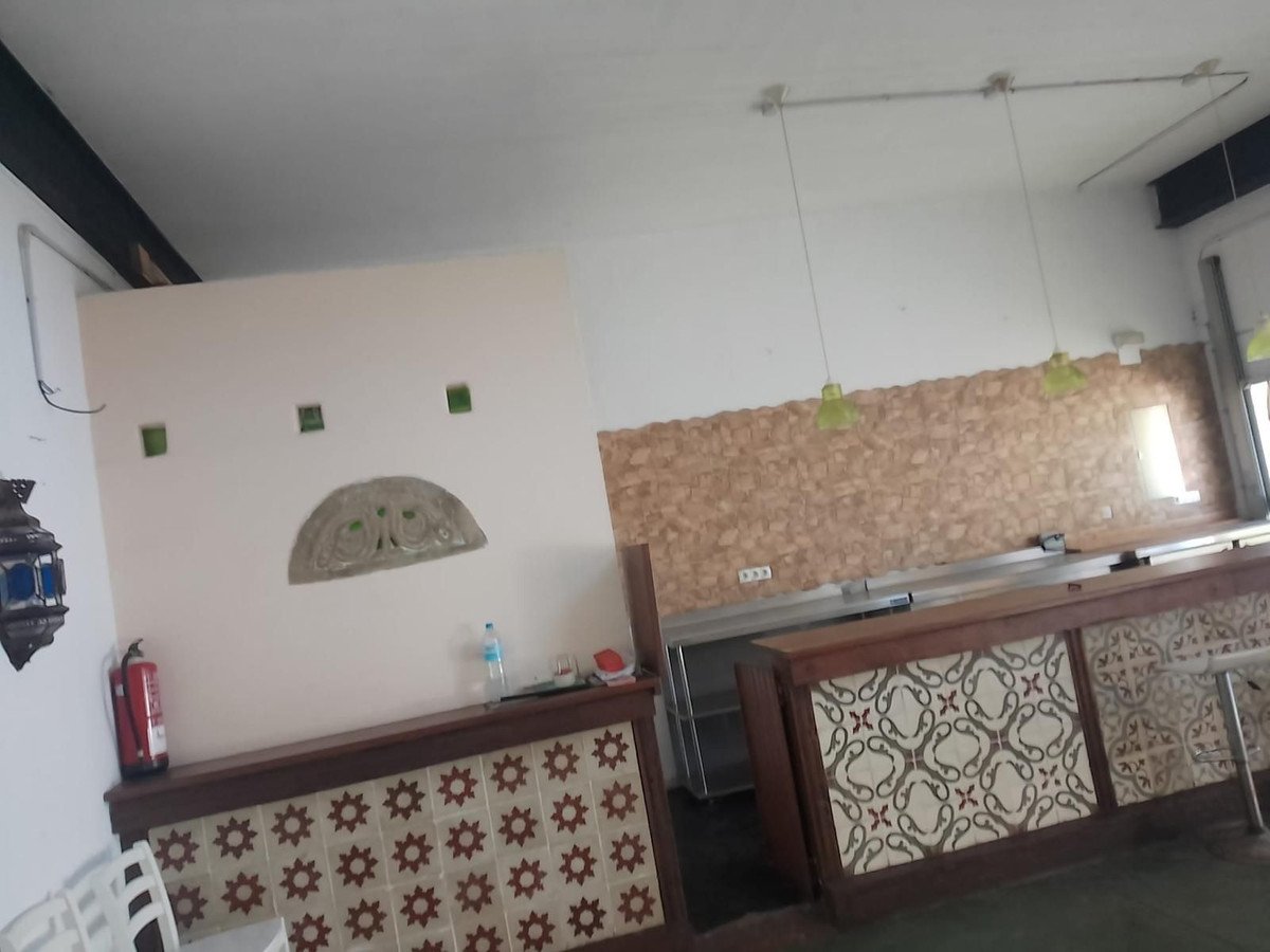 3 Bed Bar in Cádiz