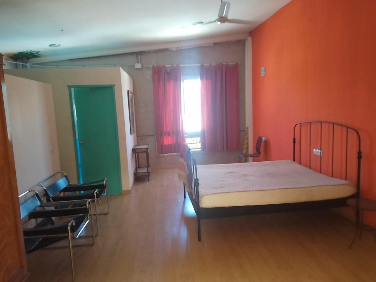 3 Bed Bar in Cádiz