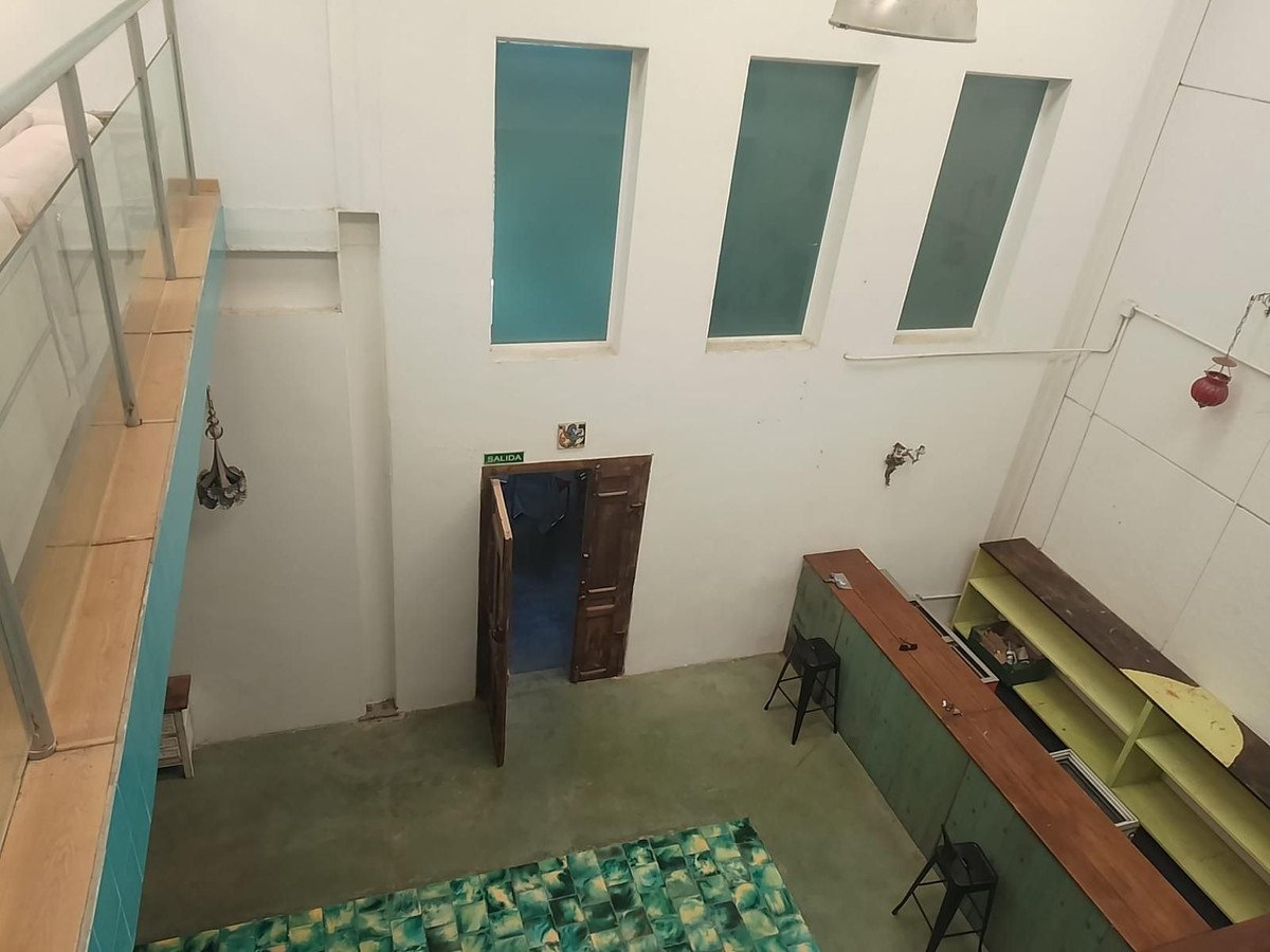 3 Bed Bar in Cádiz