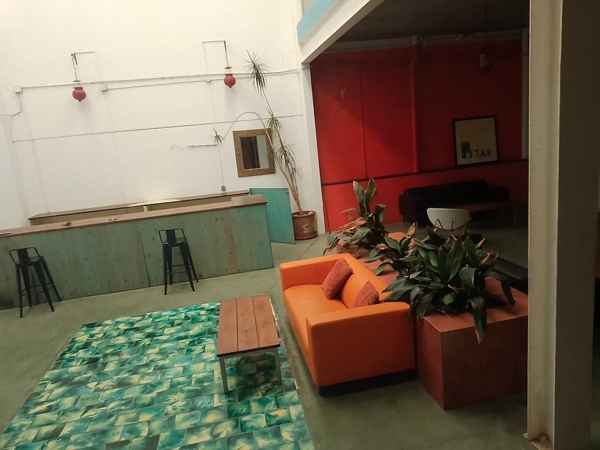 3 Bed Bar in Cádiz