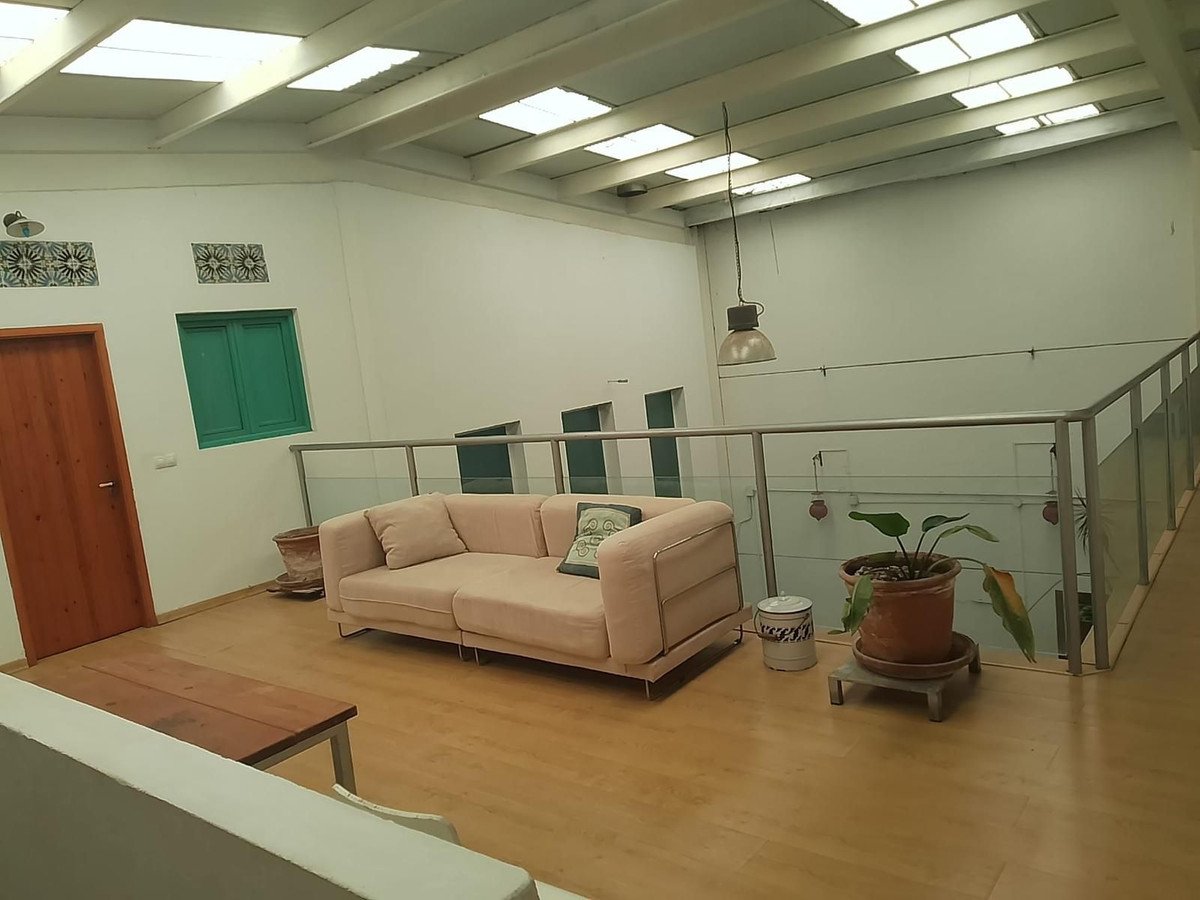 3 Bed Bar in Cádiz