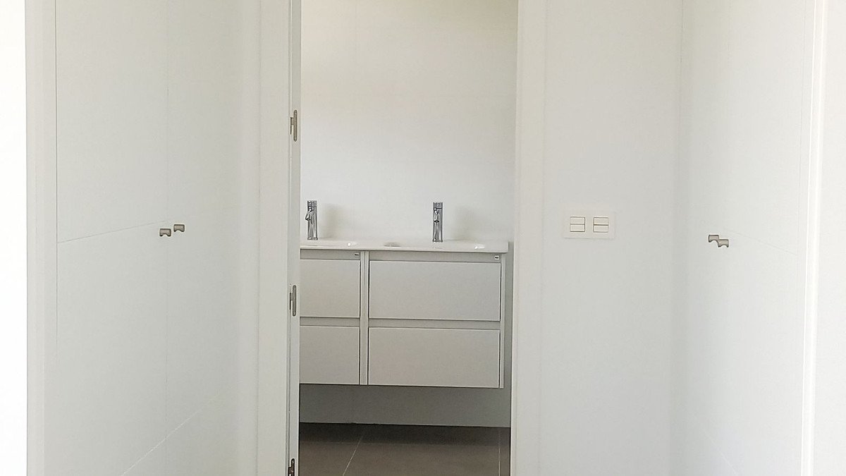 2 Bed Ground Floor Apartment in El Chaparral