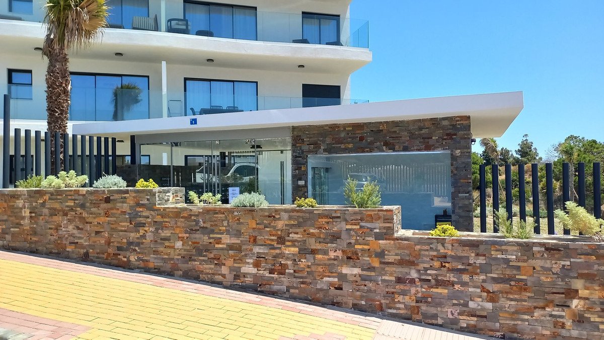 2 Bed Ground Floor Apartment in El Chaparral