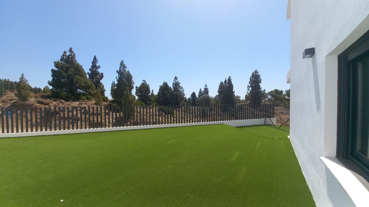 2 Bed Ground Floor Apartment in El Chaparral