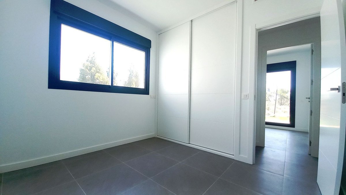 2 Bed Ground Floor Apartment in El Chaparral